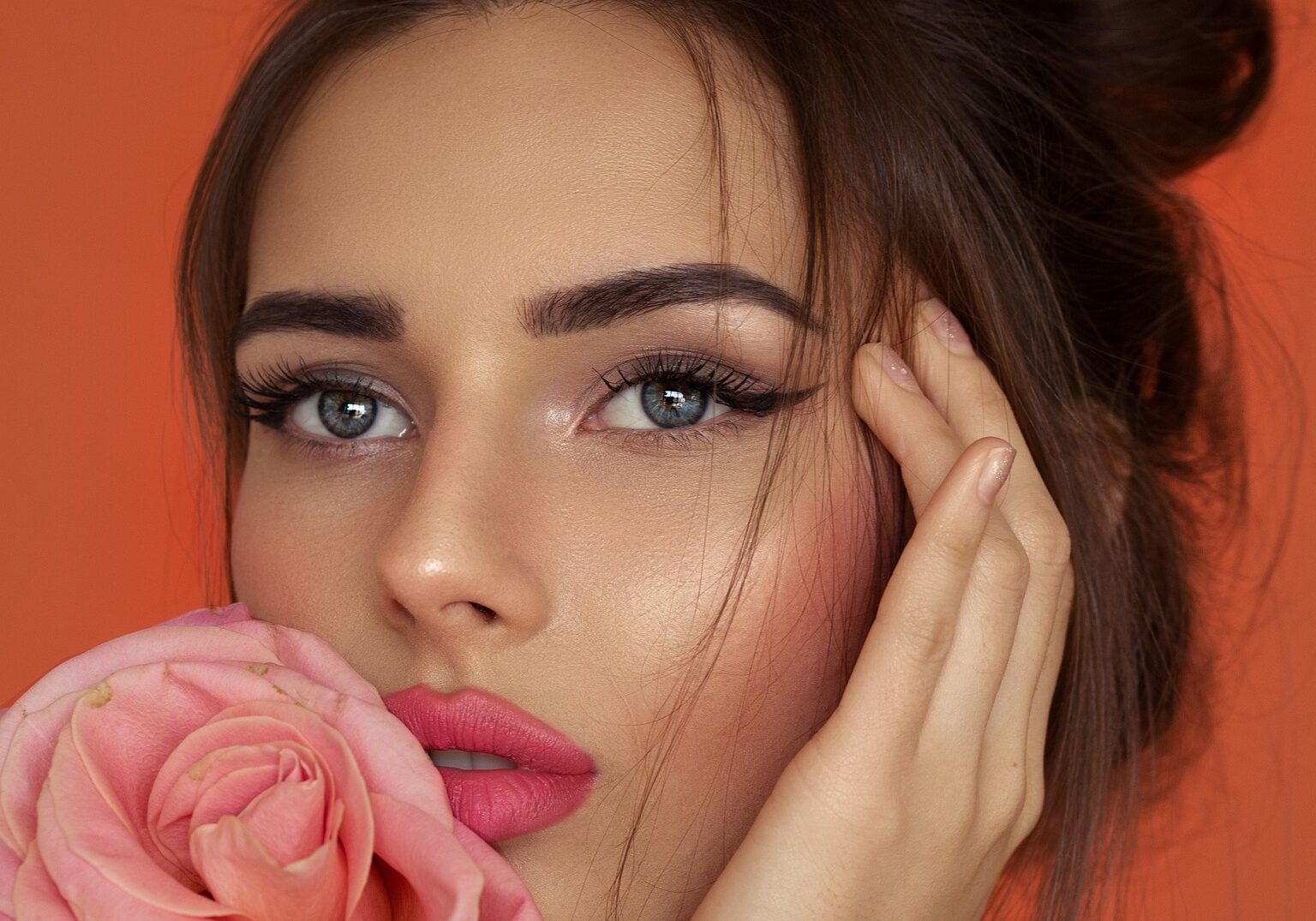 MULHER COM ROSA MULHER COM ROSA